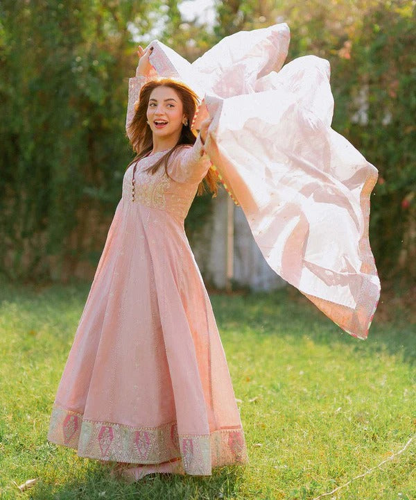 Embroidered Lawn 3-Piece Suit with Organza Dupatta – ZB1409