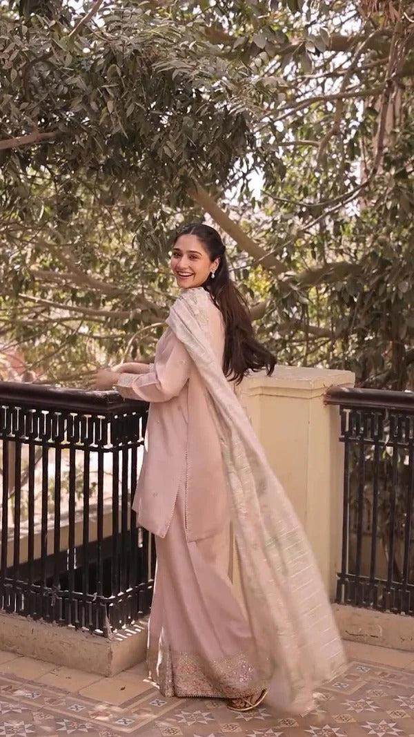 Embroidered Lawn 3-Piece Suit with Digital Jacquard Dupatta – ZB1422