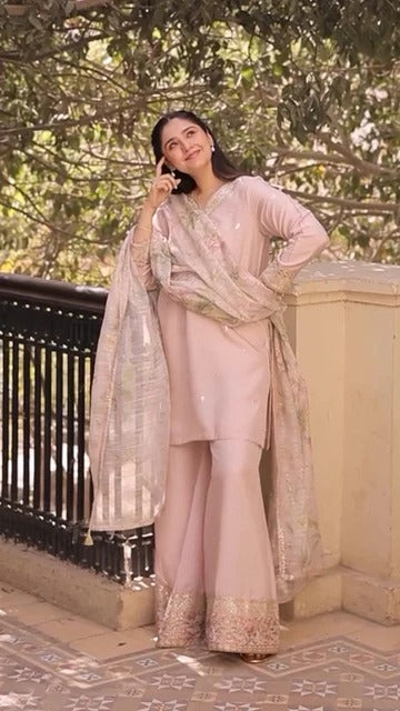 Embroidered Lawn 3-Piece Suit with Digital Jacquard Dupatta – ZB1422